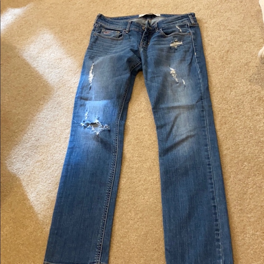 Light wash ripped Hollister jeans!